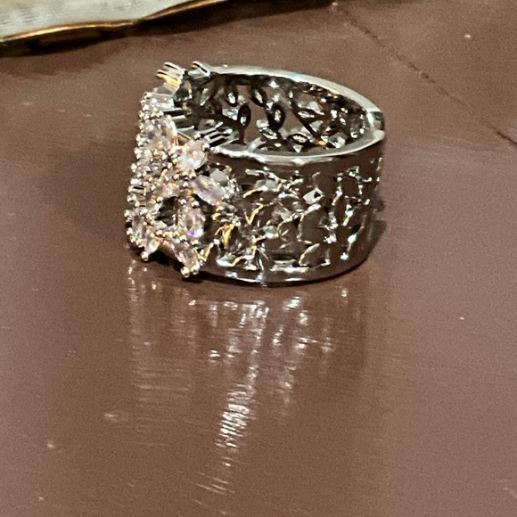 Elegant Silver Statement Ring - Picture 7 of 11